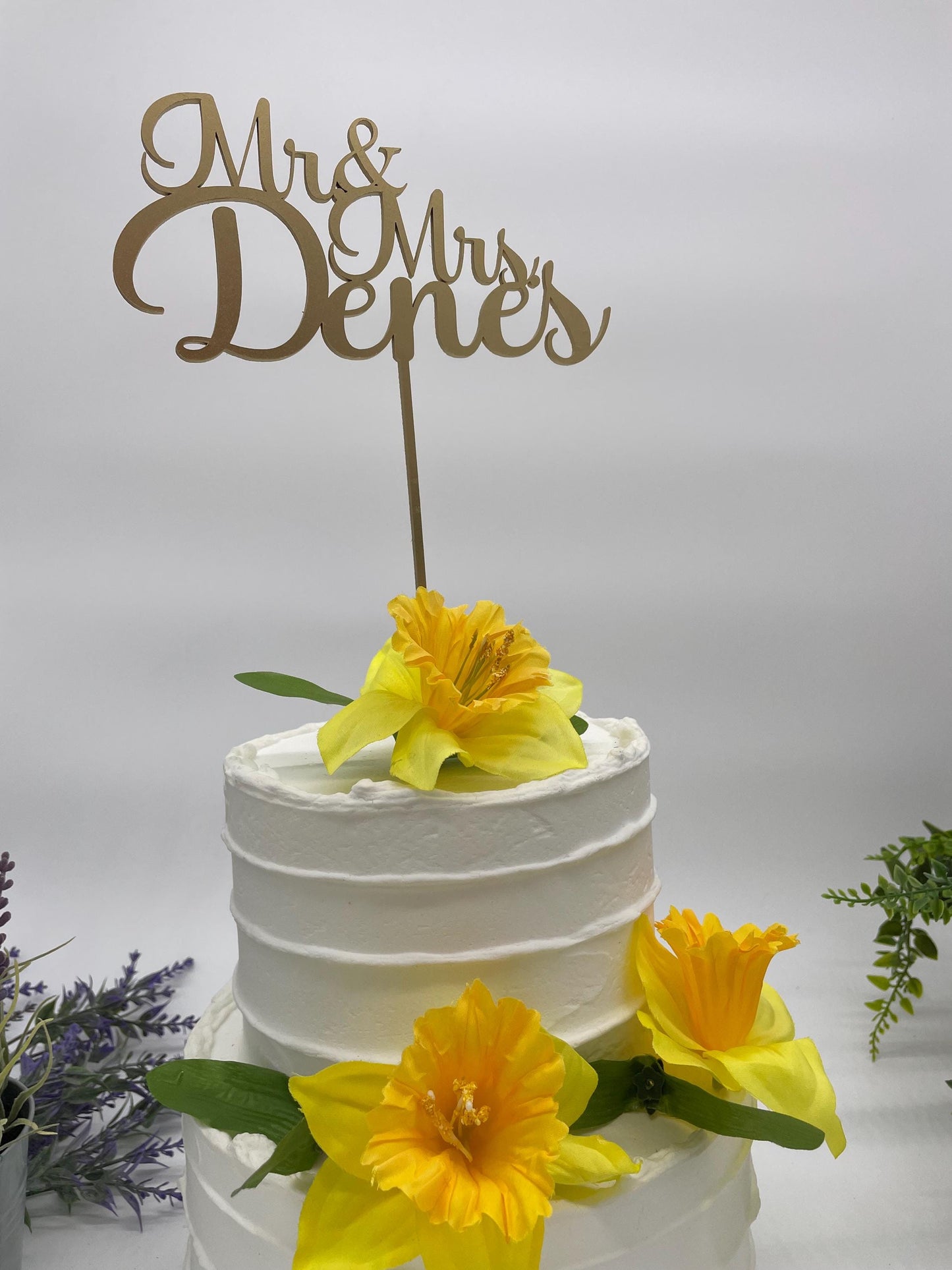 Mr & Mrs cake topper