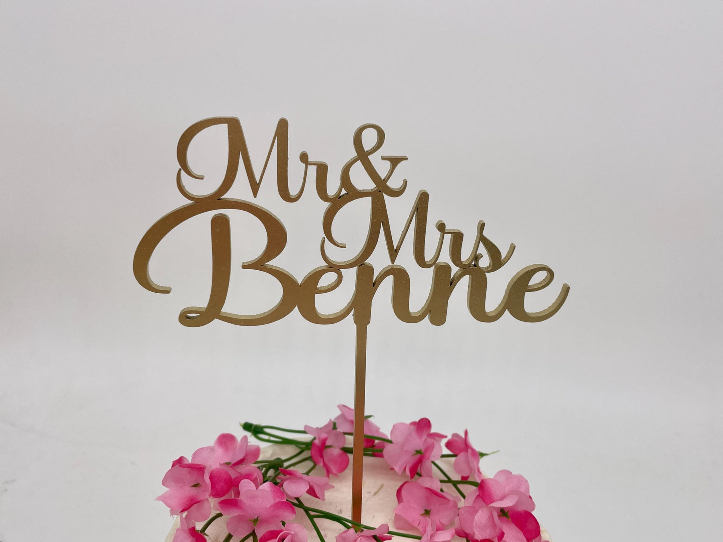 Mr & Mrs cake topper